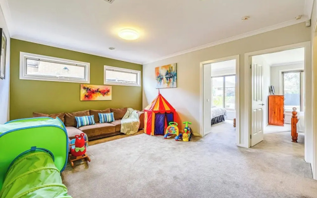 StayAU Spacious Stay Point Cook