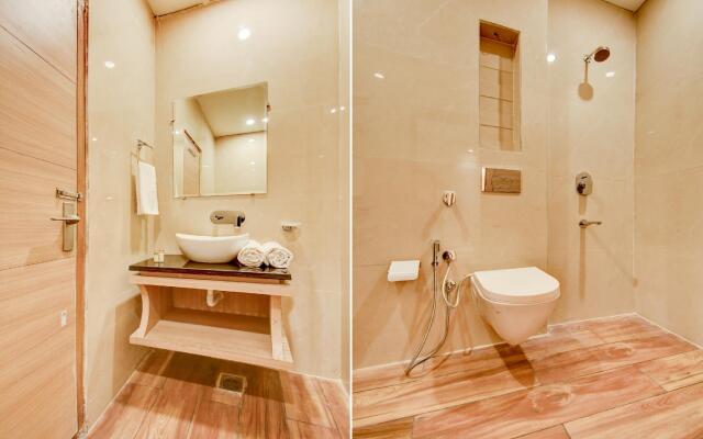 Capital O ASR434 Hotel Golden Feather