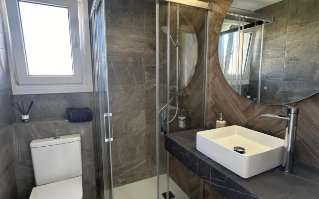 Oliva Nova flat in front of MET