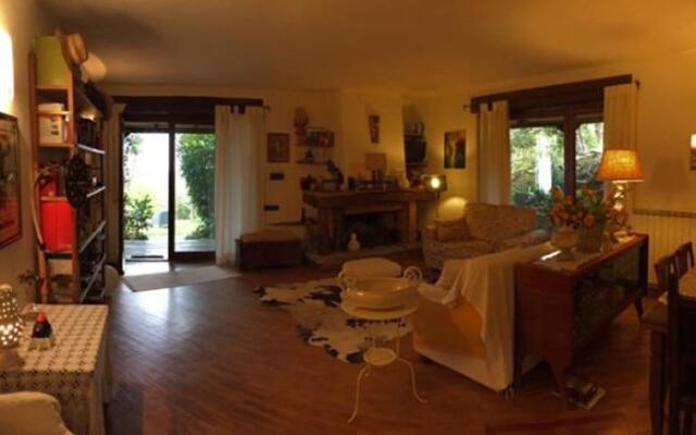 casa intera giardino e piscina