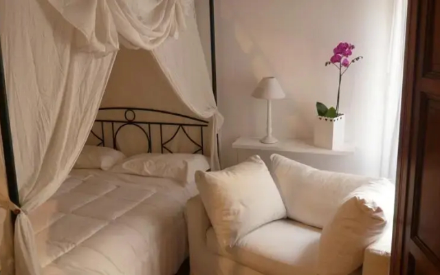 RomAntique Suites