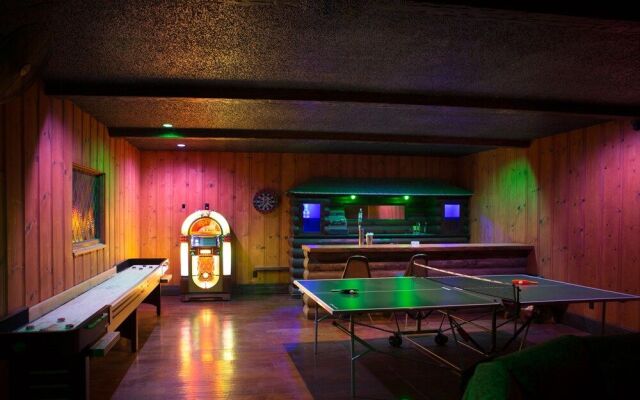 Hicksville Pines Chalets & Motel