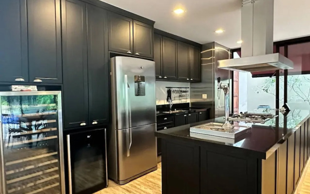 Mans o 6 Suites Riviera