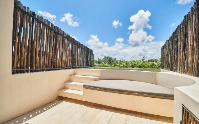 Luxury Penthouse in Aldea Zama, private pool and rooftop, 24 7 security in a gated community