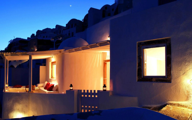 Menias Cave House