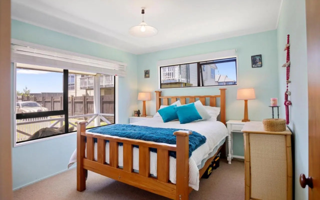 Coastal Charm - Waihi Beach Holiday Home