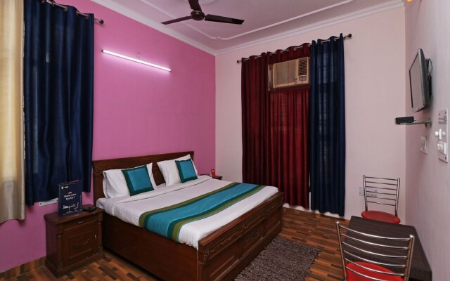 OYO 13195 The Abodes Guest house