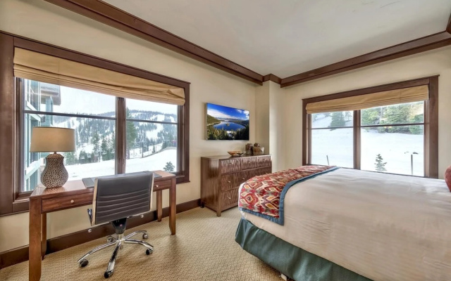 Huge 3 Bedroom  At Northstar | Sleeps 10 Condo by RedAwning