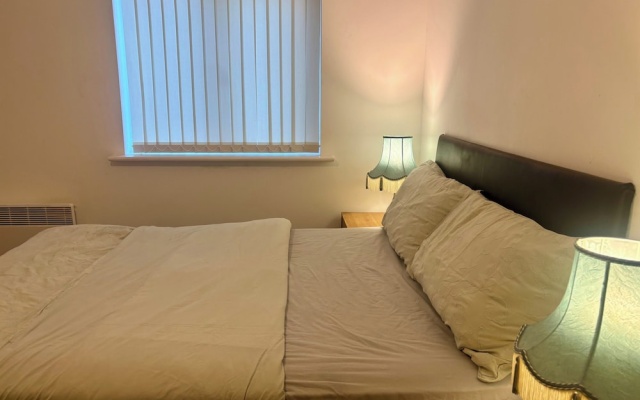 2 Bed Apartment-sleeps 4-free Parking
