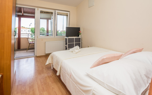 Beachfront Apartment Mira 3