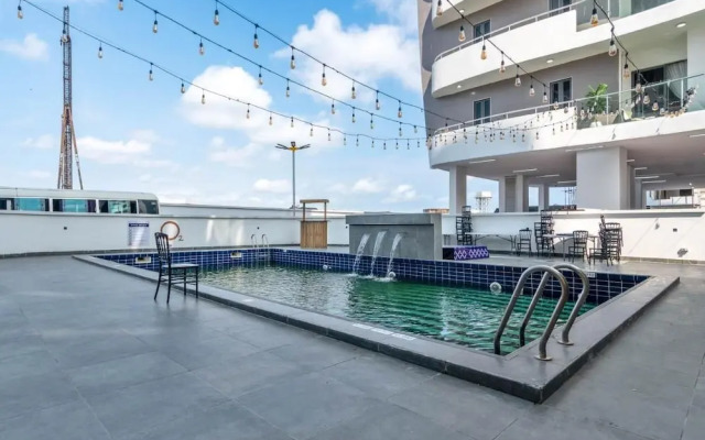W16 Waterfront Hotel and Apartments