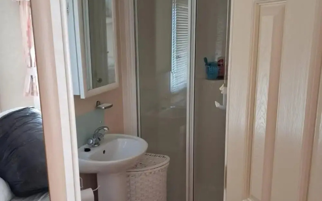 2bed-cabin Sleeps 4, Wifi, Free Parking, Sea Views
