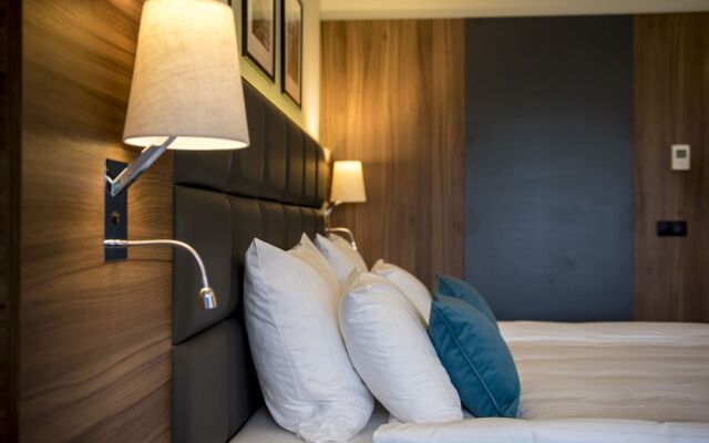 Heron Live Hotel