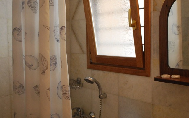 Siroco's Rooms And Studios