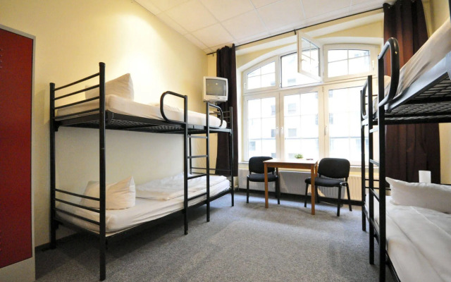 Singer109 Hotel & Hostel