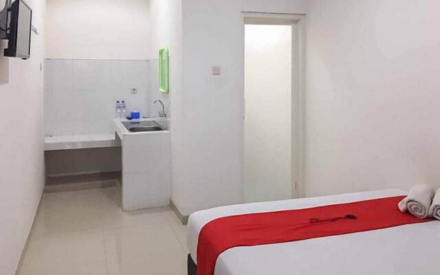 RedDoorz Plus @ Panorama Villas Batu