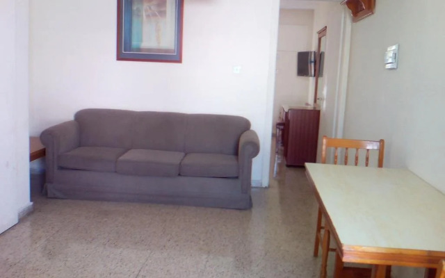 Flora Maria Hotel & Annex Apartments