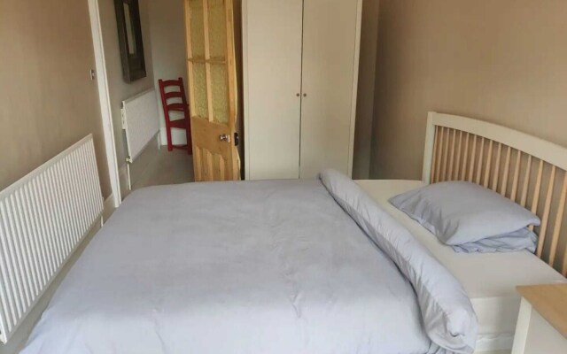 Serene 2 Bedroom Apartment in Clifton