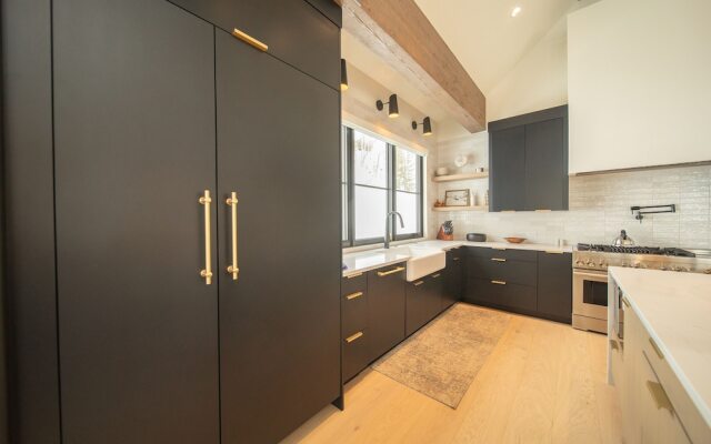 Wolf Rock Home 82