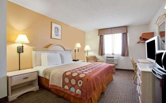 Super 8 by Wyndham Clearwater/St. Petersburg Airport