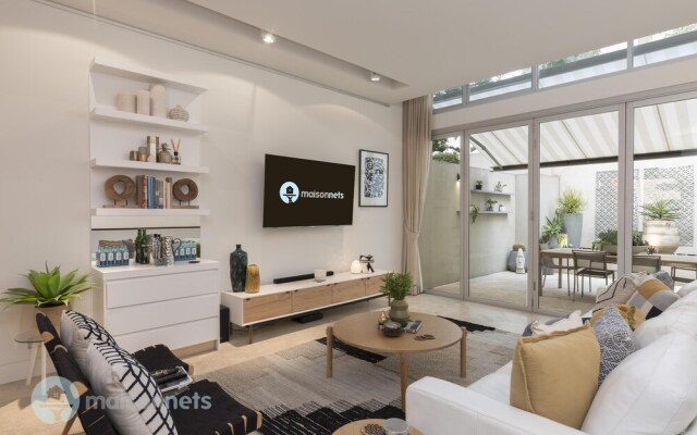 3BR Sydney Harbourside Home/Rooftop Pool & Parking