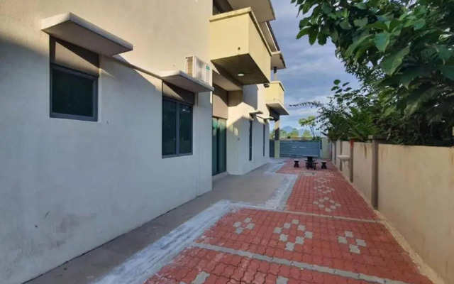 Ipoh Meru Landed Semi D by BeeStay 12 Pax