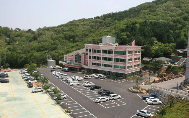 U Castle Hotel
