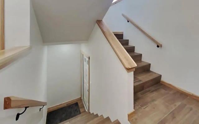 Spacious Condo with Loft, Next to Onsite Ski and Snowboard Rentals! by RedAwning