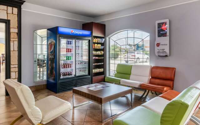 Quality Inn & Suites at The Outlets Mercedes/Weslaco