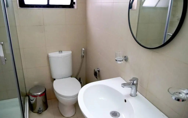 Inspiring 3Bed Unit with Sunny Balcony & Fireplace