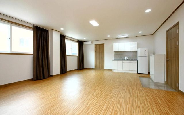 Traum Hotel & Condo