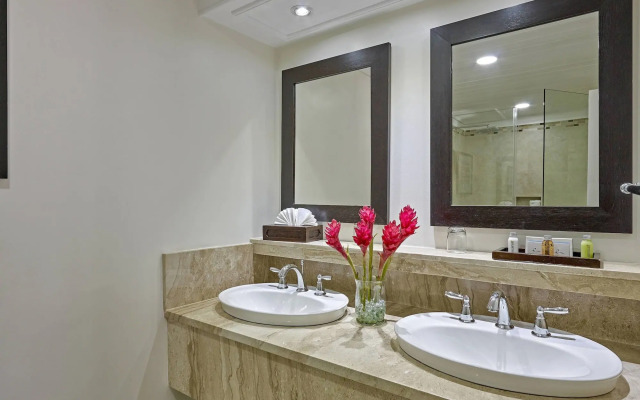 Crystal Cove by Elegant Hotels - All-Inclusive