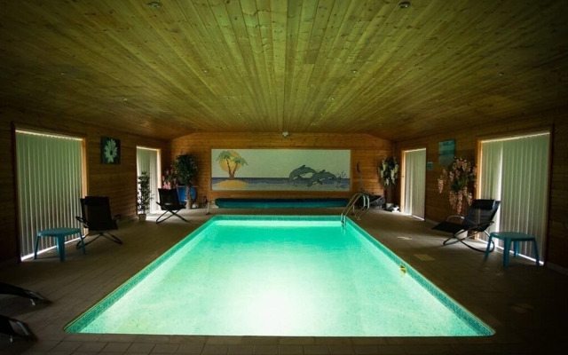 Treetops Cottages & Spa