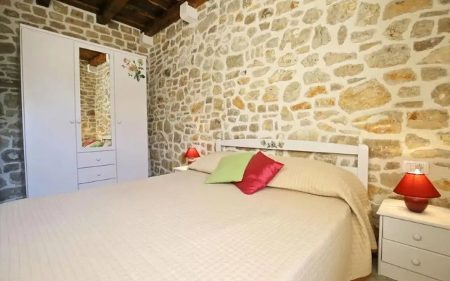 Josi - With Jacuzzi - H