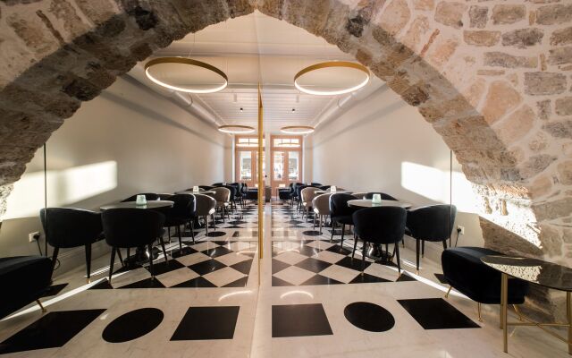 Castellano Hotel & Suites