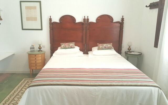 Los Canaritos Guest-House