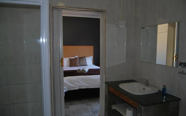 14 Cluster House & Studio