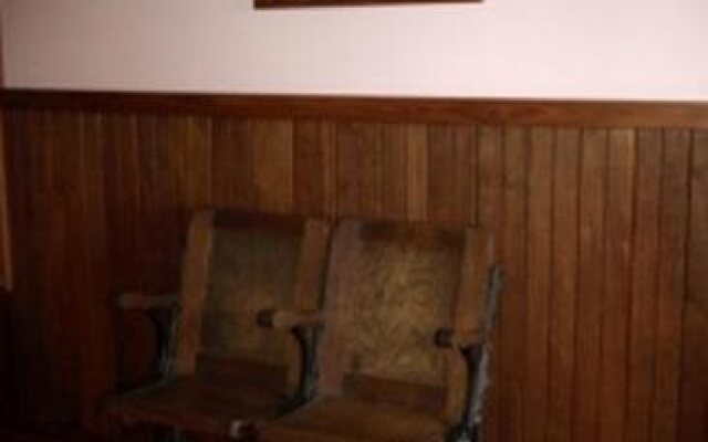 Pemberton Old Picture Theatre Holiday Apartments