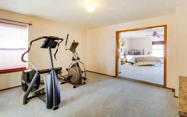 Albuquerque Home w/ Spacious Yard & Fire Pit!