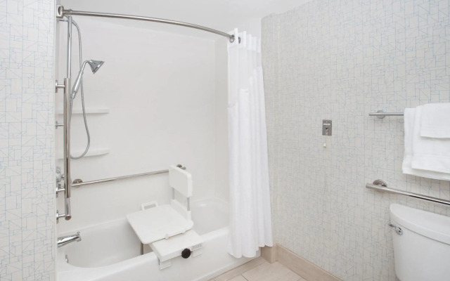 Holiday Inn Express Hotel & Suites Providence-Woonsocket by IHG
