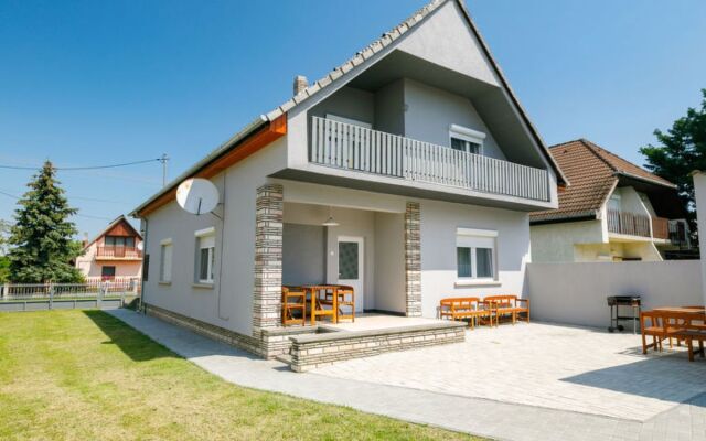 House Pioneer Balatonfenyves