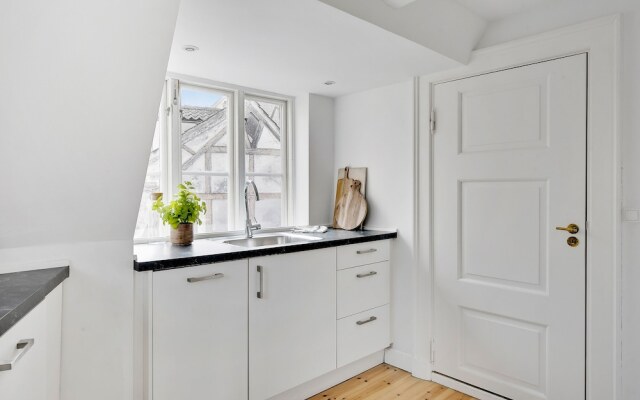 Sanders Penny - Chic 3-bdr Apt in City Center