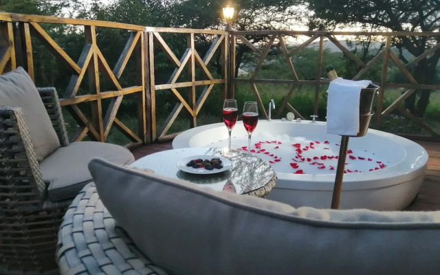 Emayian Luxury Camp