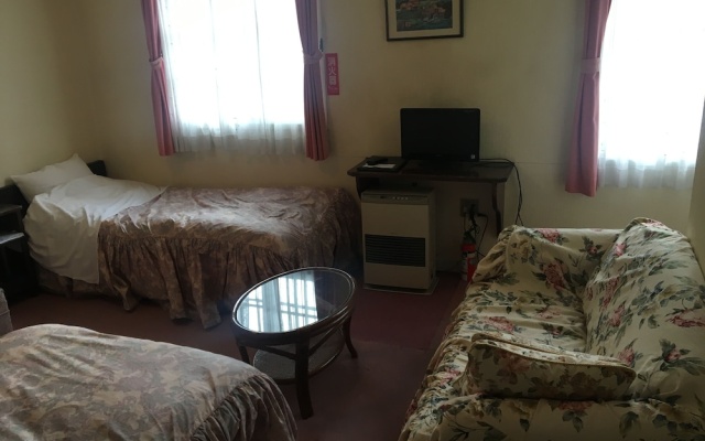 Petit Hotel and Restaurant Air Mail – Guest Rooms – Hakuba
