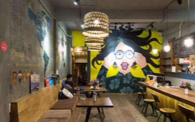 YOLO Hostel n Bar