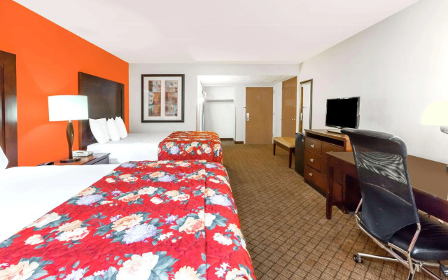 Clarion Hotel & Conference Center Lansing West