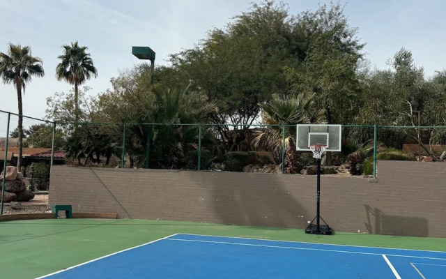 Resort-like w/ Tennis, Bocci, Golf & Games Galore!