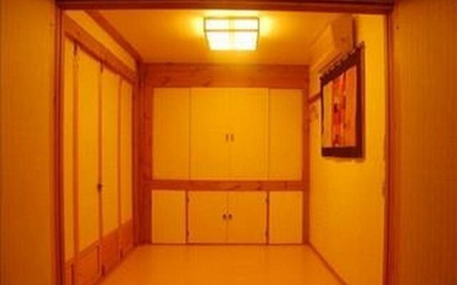 Namhae Hanok Pension Gowunjae