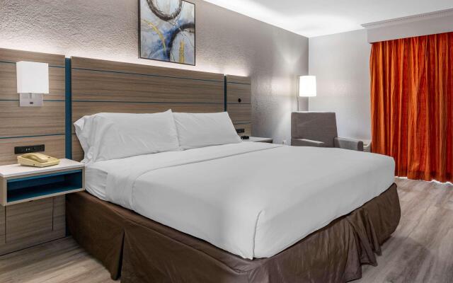 Holiday Inn Fayetteville-I-95 South