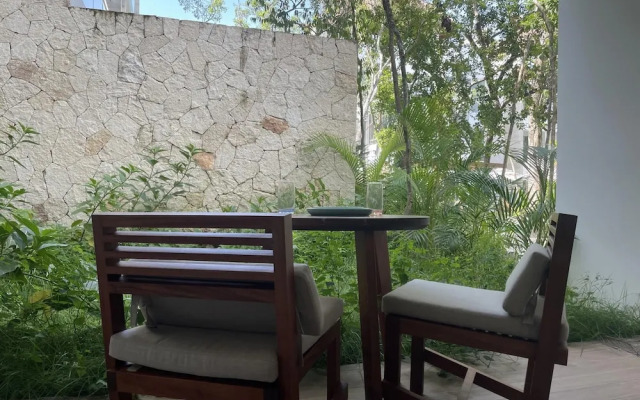 Magnificent Stylish Apartment Charming Private Terrace Wonderful Community Pool Amenities